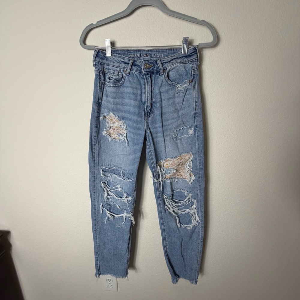 American Eagle Outfitters Light Blue Distressed Boyfriend Jeans